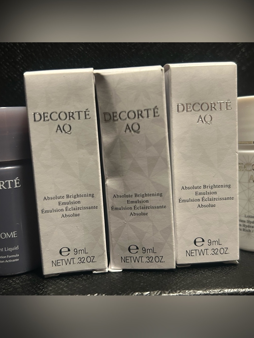 DECORTÉ AQ Absolute Brightening Emulsion + Liposome + Hydrating Lotion Set 9 Pc - Picture 5 of 10